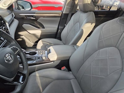 2023 Toyota Highlander Platinum