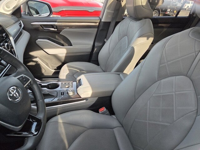 2023 Toyota Highlander Platinum