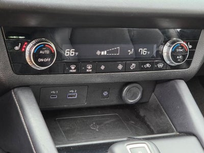 2024 Mitsubishi Outlander Base