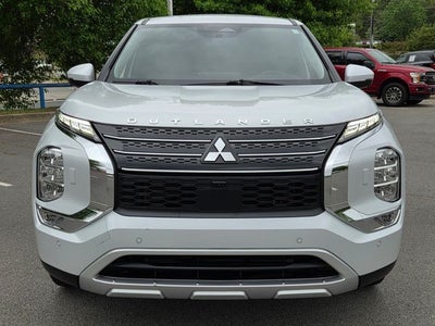2024 Mitsubishi Outlander Base