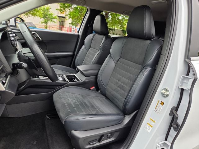 2024 Mitsubishi Outlander Base