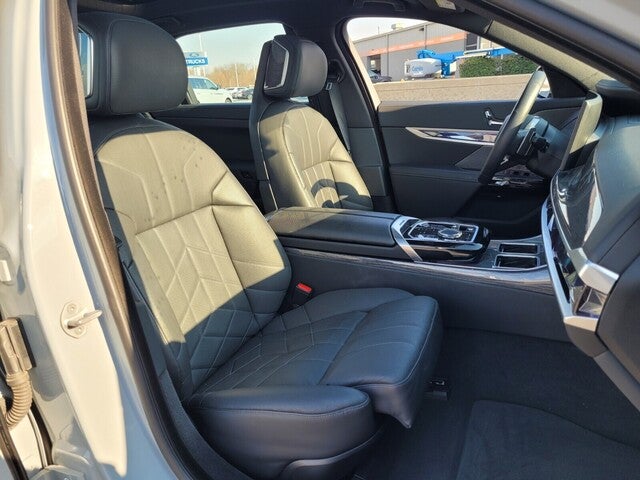 2025 BMW 7 Series 740i xDrive