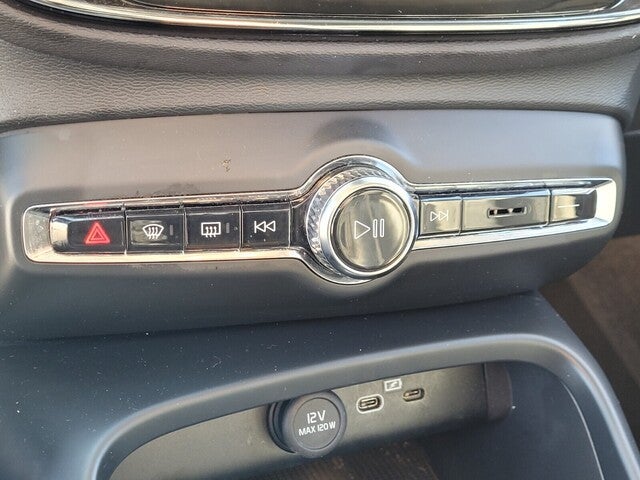 2023 Volvo XC40 B5 Core