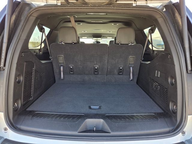 2025 Chevrolet Suburban LT