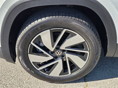 2025 Volkswagen Atlas 2.0T SE w/Technology