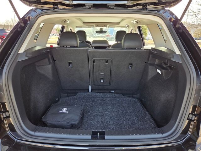 2025 Volkswagen Taos 1.5T SE Black