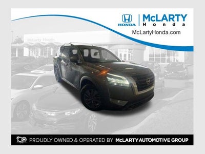 2022 Nissan Pathfinder SV