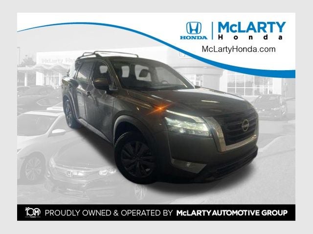 2022 Nissan Pathfinder SV