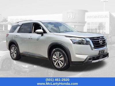 2025 Nissan Pathfinder SL