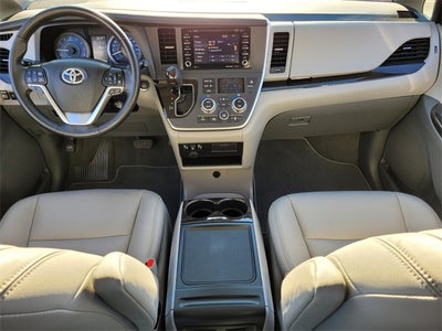 2020 Toyota Sienna XLE
