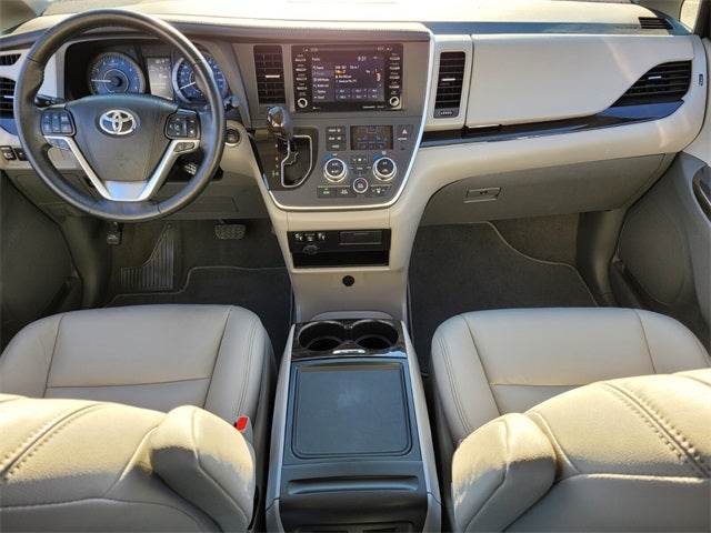 2020 Toyota Sienna XLE