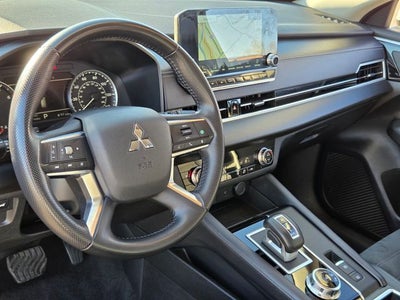 2024 Mitsubishi Outlander SE