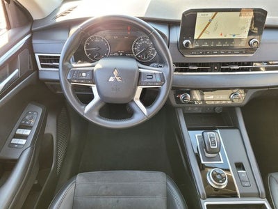 2024 Mitsubishi Outlander SE