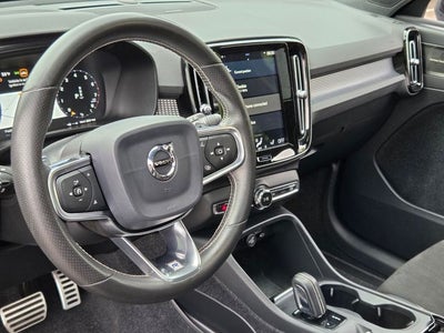 2020 Volvo XC40 R-Design