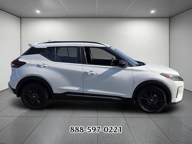 2022 Nissan Kicks SR