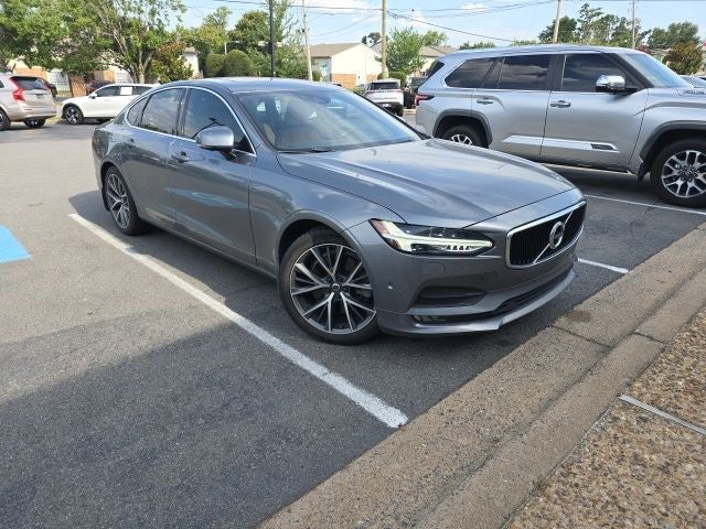 2017 Volvo S90 T6 Momentum