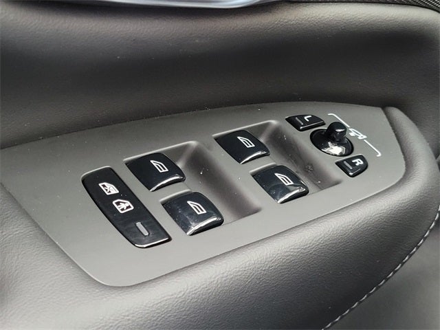 2025 Volvo XC90 B6 Plus 7-Seater