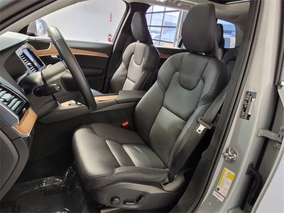 2025 Volvo XC90 B6 Plus 7-Seater