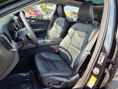 2024 Volvo XC60 Recharge Plug-In Hybrid Core Dark