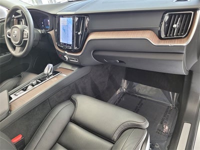 2023 Volvo XC60 B5 Ultimate Bright Theme