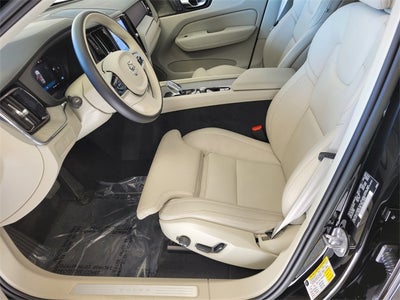 2023 Volvo XC60 B5 Ultimate Bright Theme