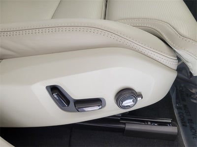2023 Volvo XC60 B5 Ultimate Bright Theme