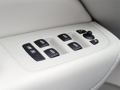 2023 Volvo XC60 B5 Ultimate Bright Theme