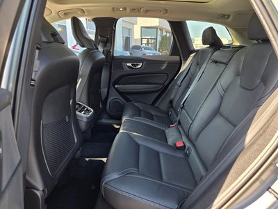 2023 Volvo XC60 B5 Ultimate Bright Theme