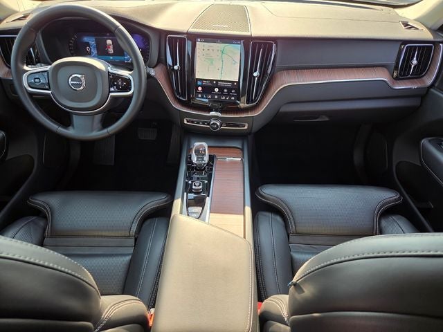 2023 Volvo XC60 B5 Ultimate Bright Theme