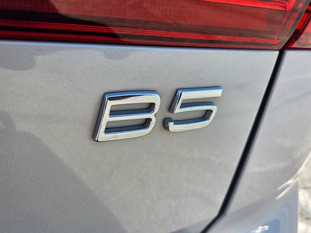 2023 Volvo XC60 B5 Ultimate Bright Theme