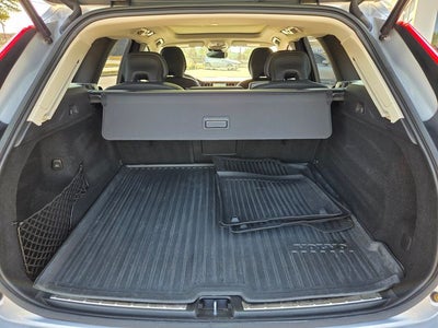 2023 Volvo XC60 B5 Ultimate Bright Theme