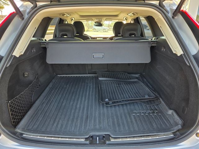 2023 Volvo XC60 B5 Ultimate Bright Theme