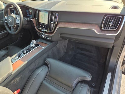2023 Volvo XC60 B5 Ultimate Bright Theme