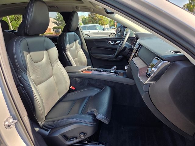 2023 Volvo XC60 B5 Ultimate Bright Theme