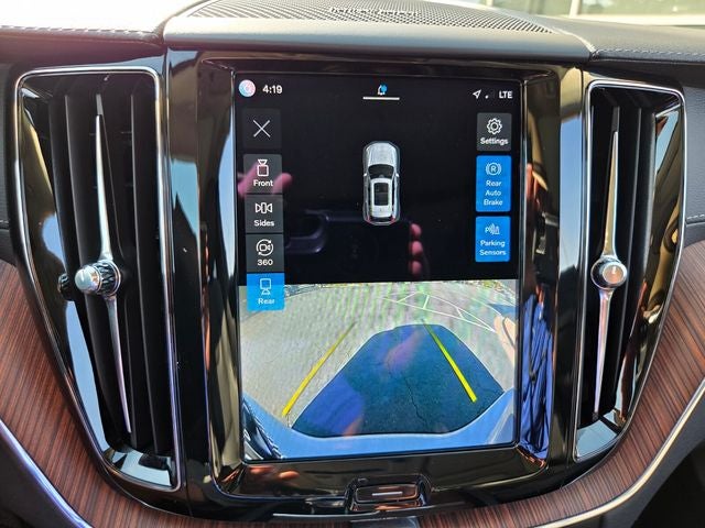 2023 Volvo XC60 B5 Ultimate Bright Theme