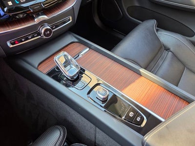 2023 Volvo XC60 B5 Ultimate Bright Theme