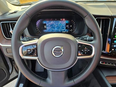 2023 Volvo XC60 B5 Ultimate Bright Theme