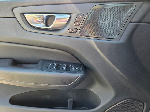 2023 Volvo XC60 B5 Ultimate Bright Theme