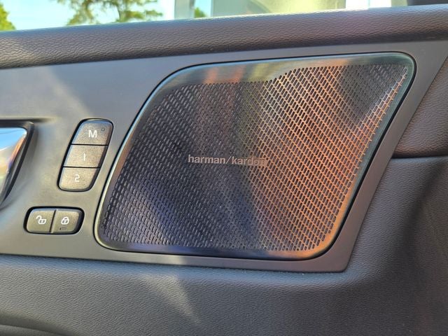 2023 Volvo XC60 B5 Ultimate Bright Theme