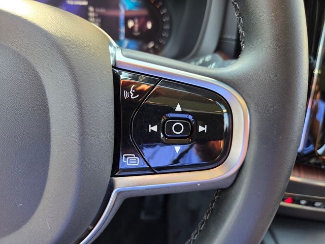 2023 Volvo XC60 B5 Ultimate Bright Theme