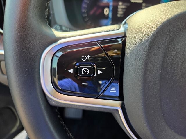 2023 Volvo XC60 B5 Ultimate Bright Theme