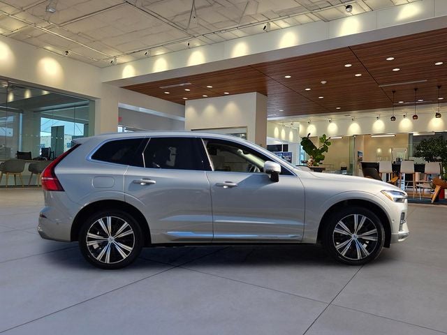 2023 Volvo XC60 B5 Ultimate Bright Theme