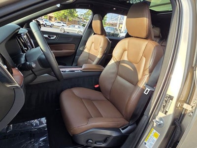 2024 Volvo XC60 B5 Plus Dark Theme