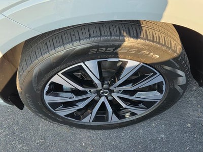 2024 Volvo XC60 B5 Plus Dark Theme