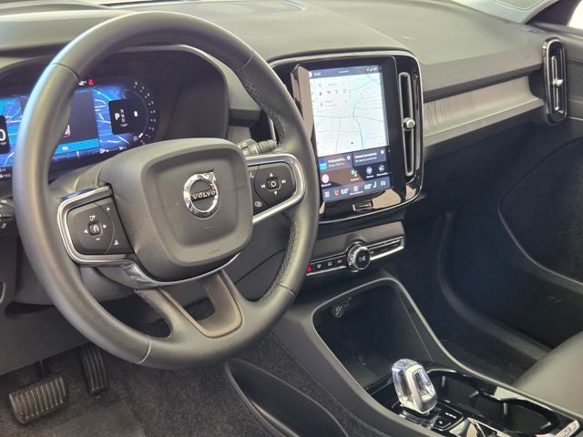 2025 Volvo XC40 B5 Plus Bright Theme