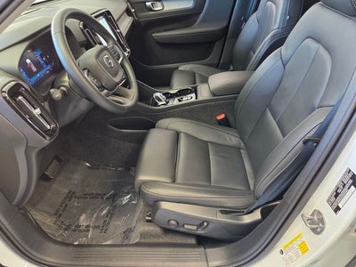 2025 Volvo XC40 B5 Plus Bright Theme