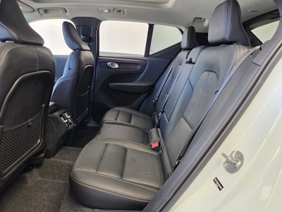 2025 Volvo XC40 B5 Plus Bright Theme