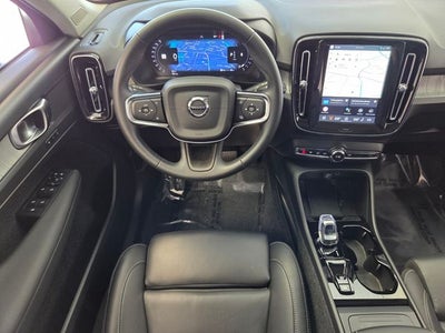 2025 Volvo XC40 B5 Plus Bright Theme