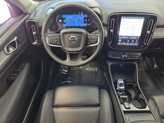 2025 Volvo XC40 B5 Plus Bright Theme