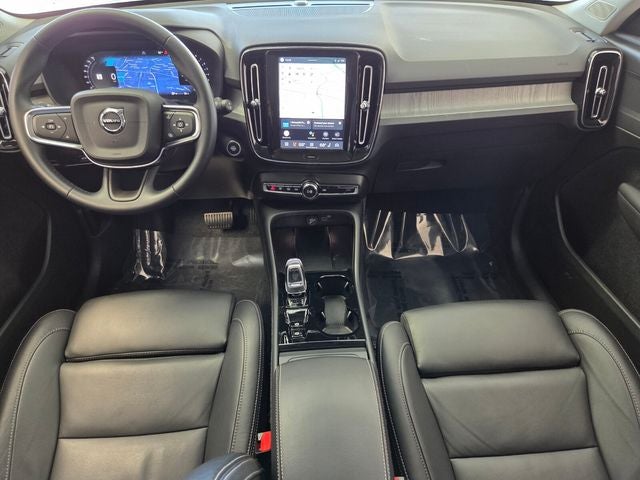 2025 Volvo XC40 B5 Plus Bright Theme
